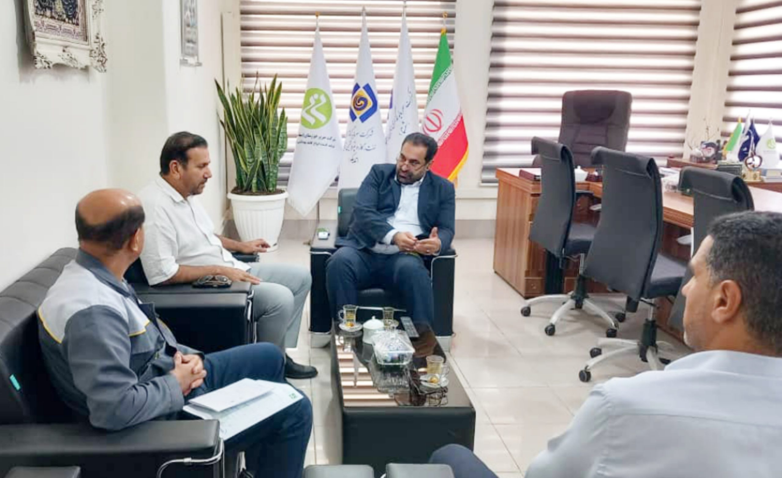 دیدار رئیس انجمن صنفی رانندگان کامیون و تریلر شهرستان شوش با مدیرعامل جهادی شرکت حریر خوزستان